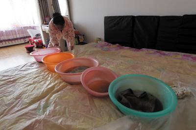 韶山楼上漏水，住户失联，小区没物管，业主维权难！律师来支招……